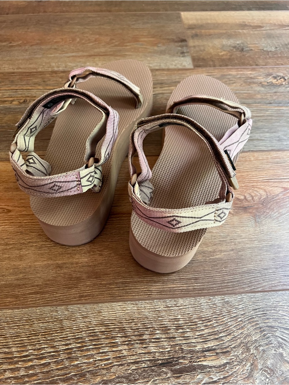 Teva size 9 Flatform Sandals - Picture 5 of 8